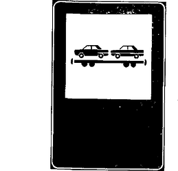 Fig. II 372 — AUTO SU TRENO